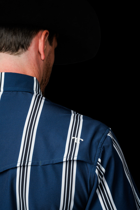 Hatfield Short Sleeve Pearl Snap Shirt in Blue