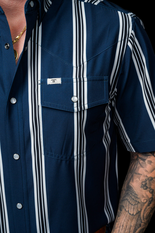 Hatfield Short Sleeve Pearl Snap Shirt in Blue