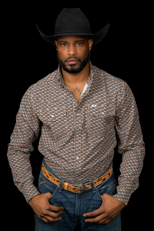 Clark Long Sleeve Pearl Snap Shirt in Brown